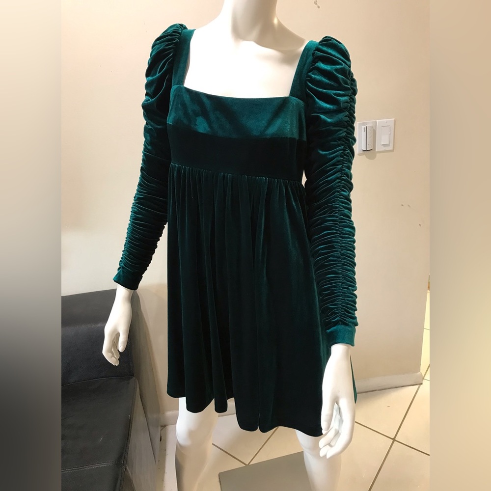 Antonio Melani Square Neck velvet dress with Crunched Sleeves/emerald/size 6/nwt